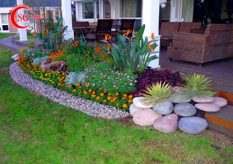 xây bồn hoa trước nhà bằng gạch và đá ong 2