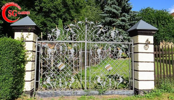 mẫu thiết kế cổng sân vườn đẹp cho người mệnh kim