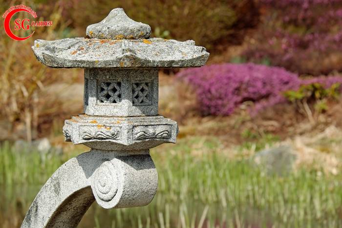 Đèn đá Nhật sân vườn